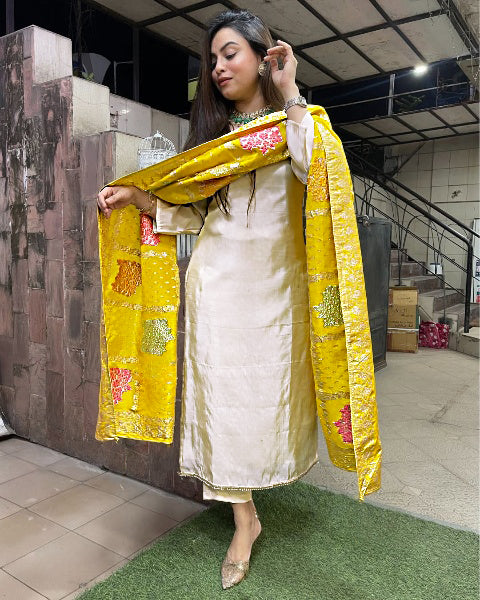 Vegaa Fashion Off White Chanderi Silk Embroidered Salwar Suit