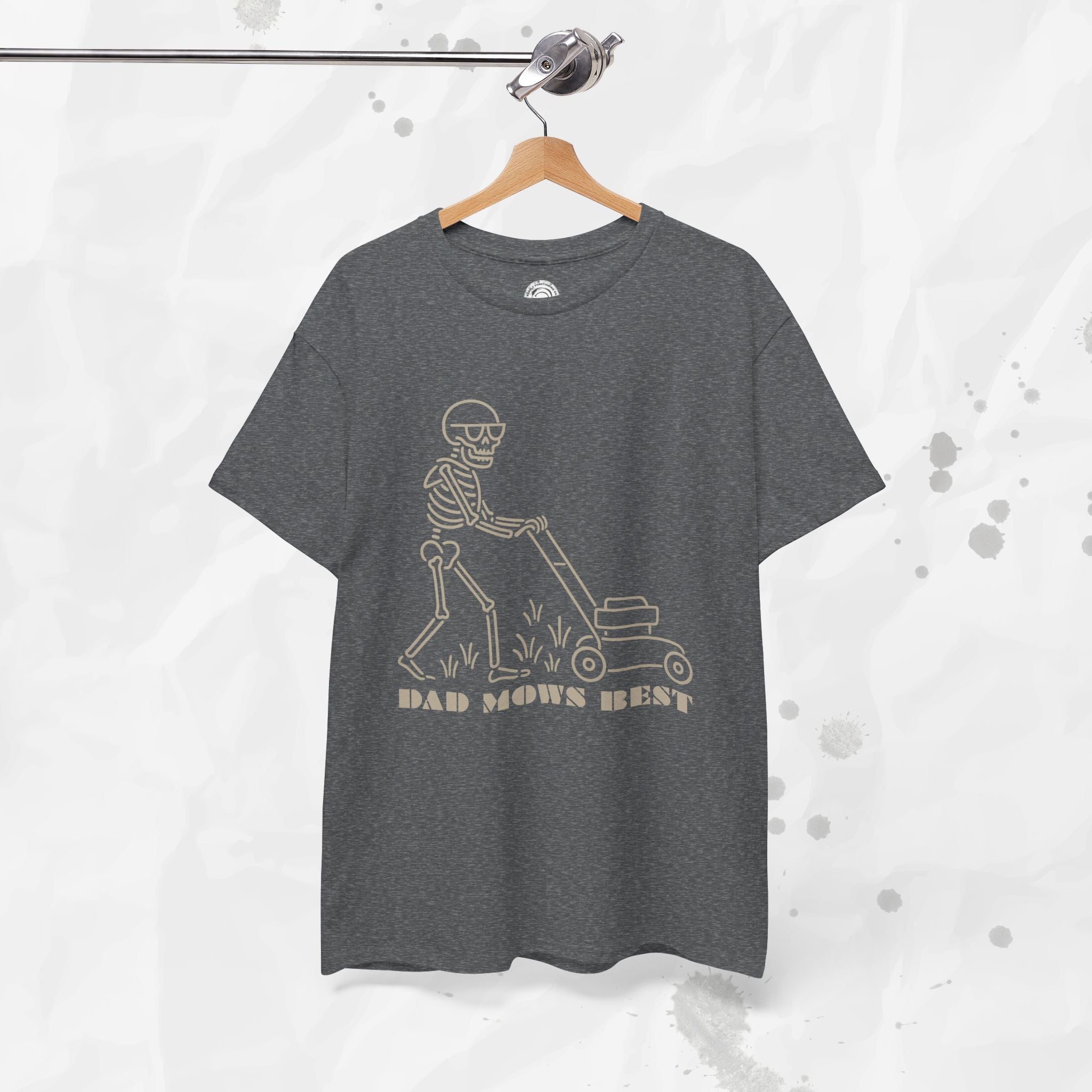 Dad Mows Best – T-Shirt