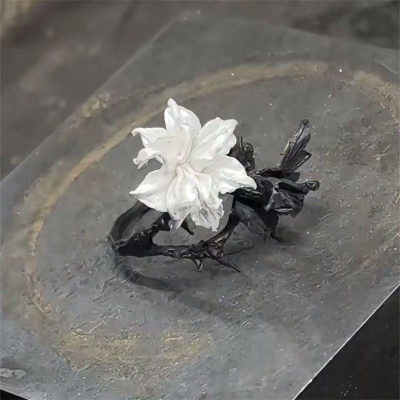 Black & White Mandala Flower Ring, Niche Design,  Cool Style Alternating Color Pinky Ring