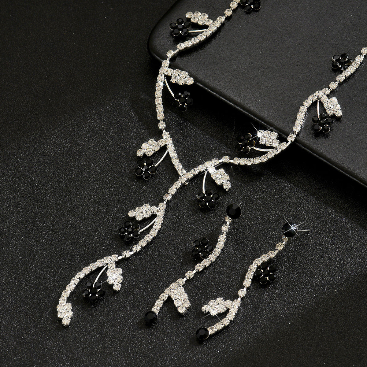 Cross-Border Jewelry, Wedding Photography Bridal Accessories, Claw Chain Silver-Plated Five-Leaf Flower Necklace And Earrings Two-Piece Set