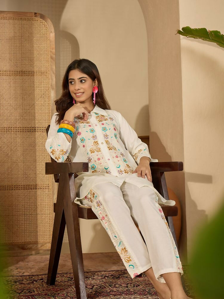 Off-White Roman Silk Embroidered Kurta Set with Shirt Collar