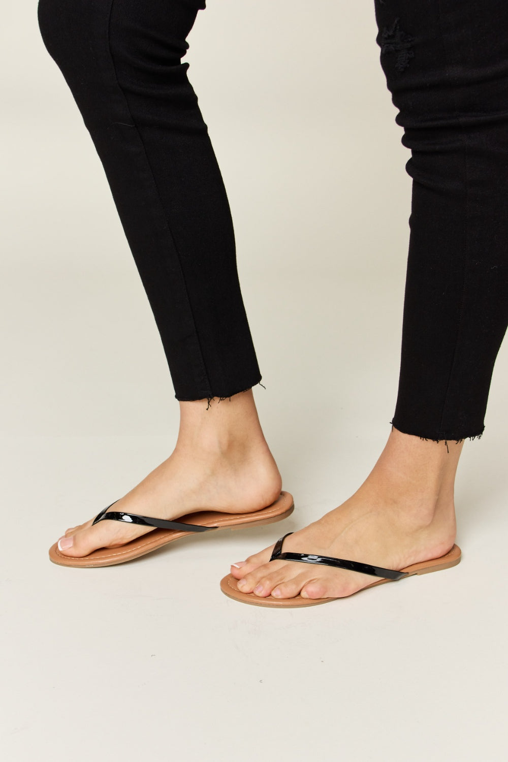 Women's Black Patent PU Leather Thong Sandals Casual Flip Flops - Image 4