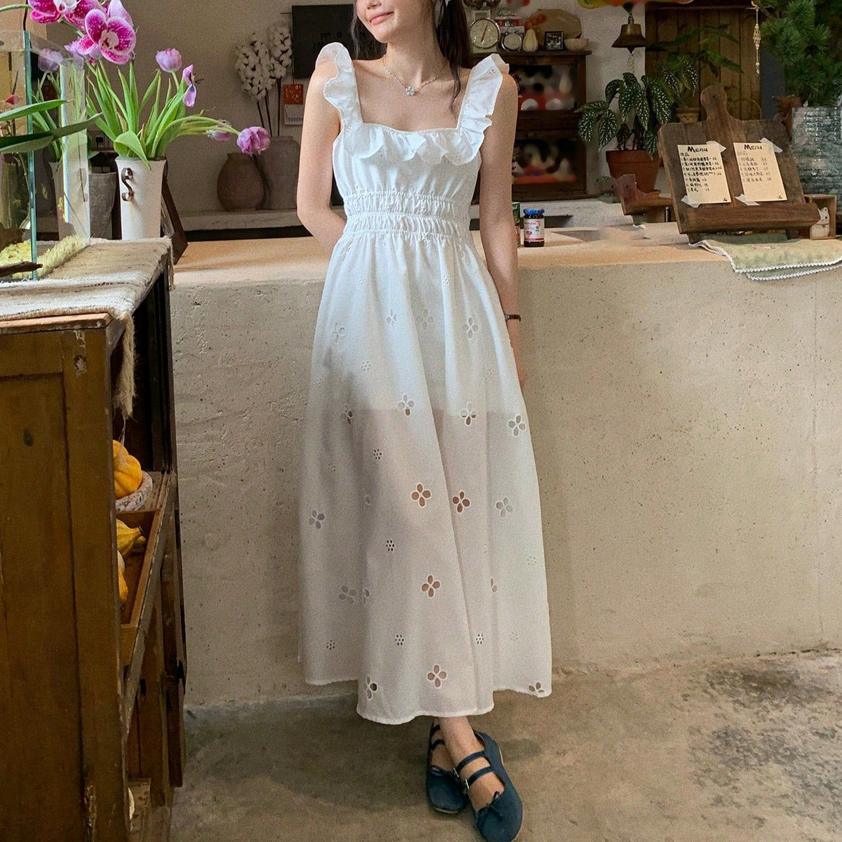 Korean Light Luxury Slim Fit Sweet Design White Dress Waist Slimming Elegant Ruffled Cami Dress