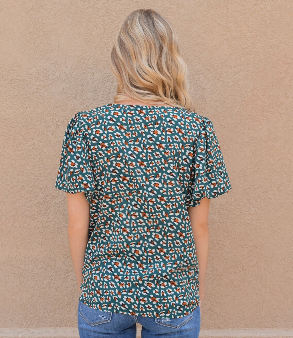 V Neck Print Short Sleeve Top in Kelly Green Casual Blouse