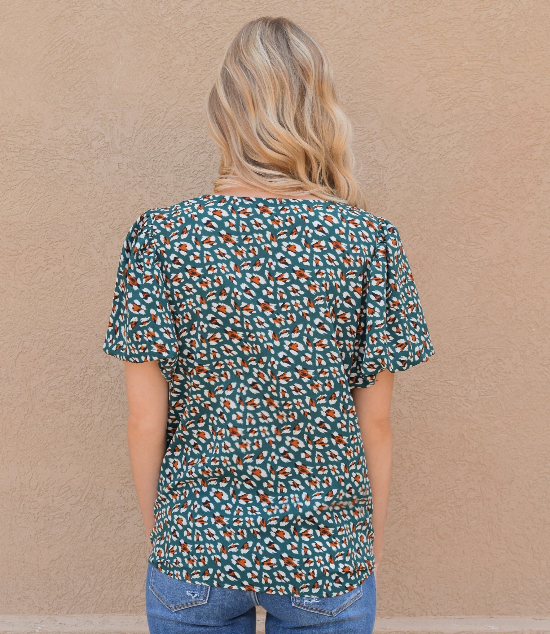 V Neck Print Short Sleeve Top in Kelly Green Casual Blouse