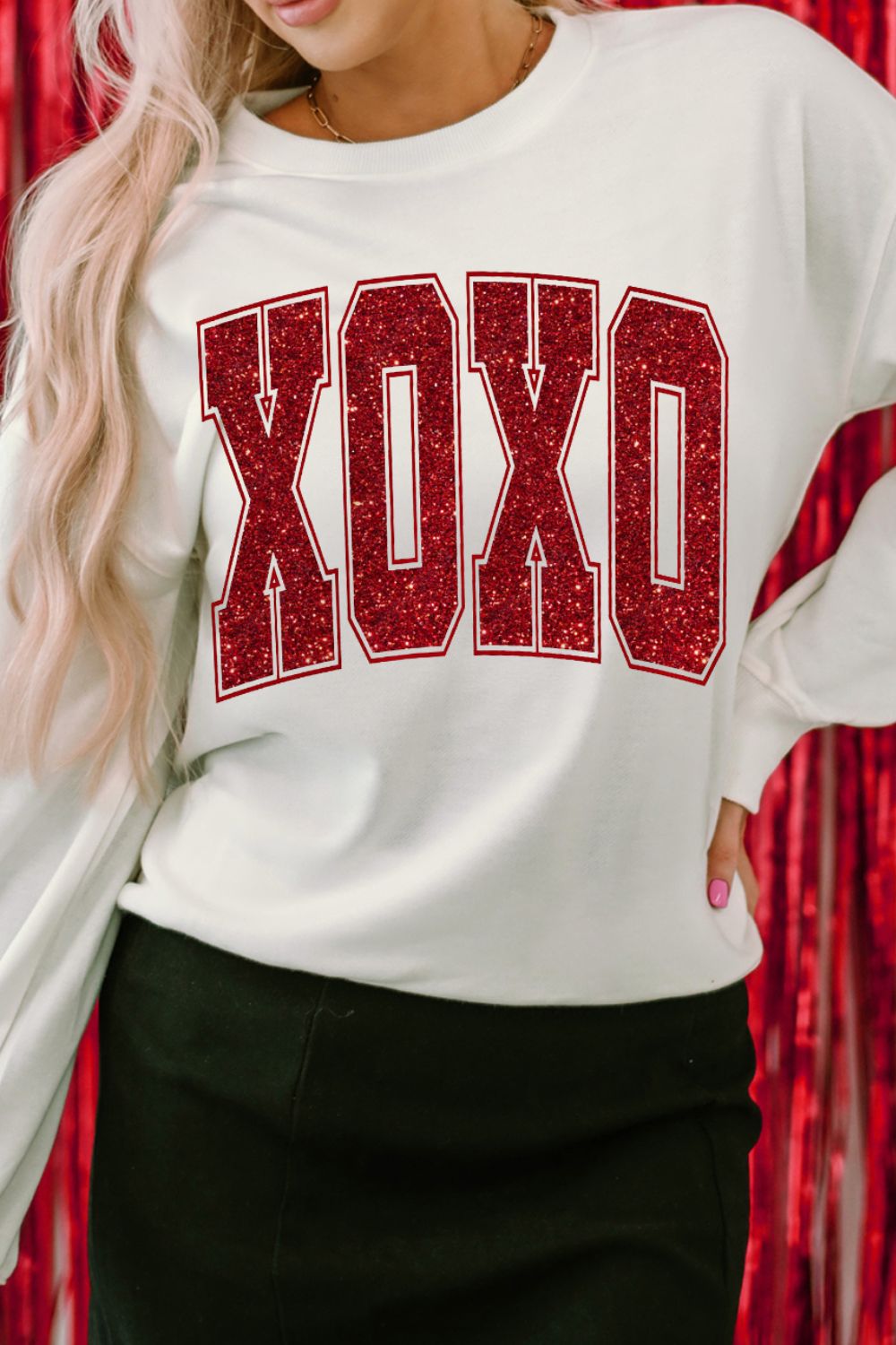 Women’s XOXO Glitter Graphic Round Neck Sweatshirt