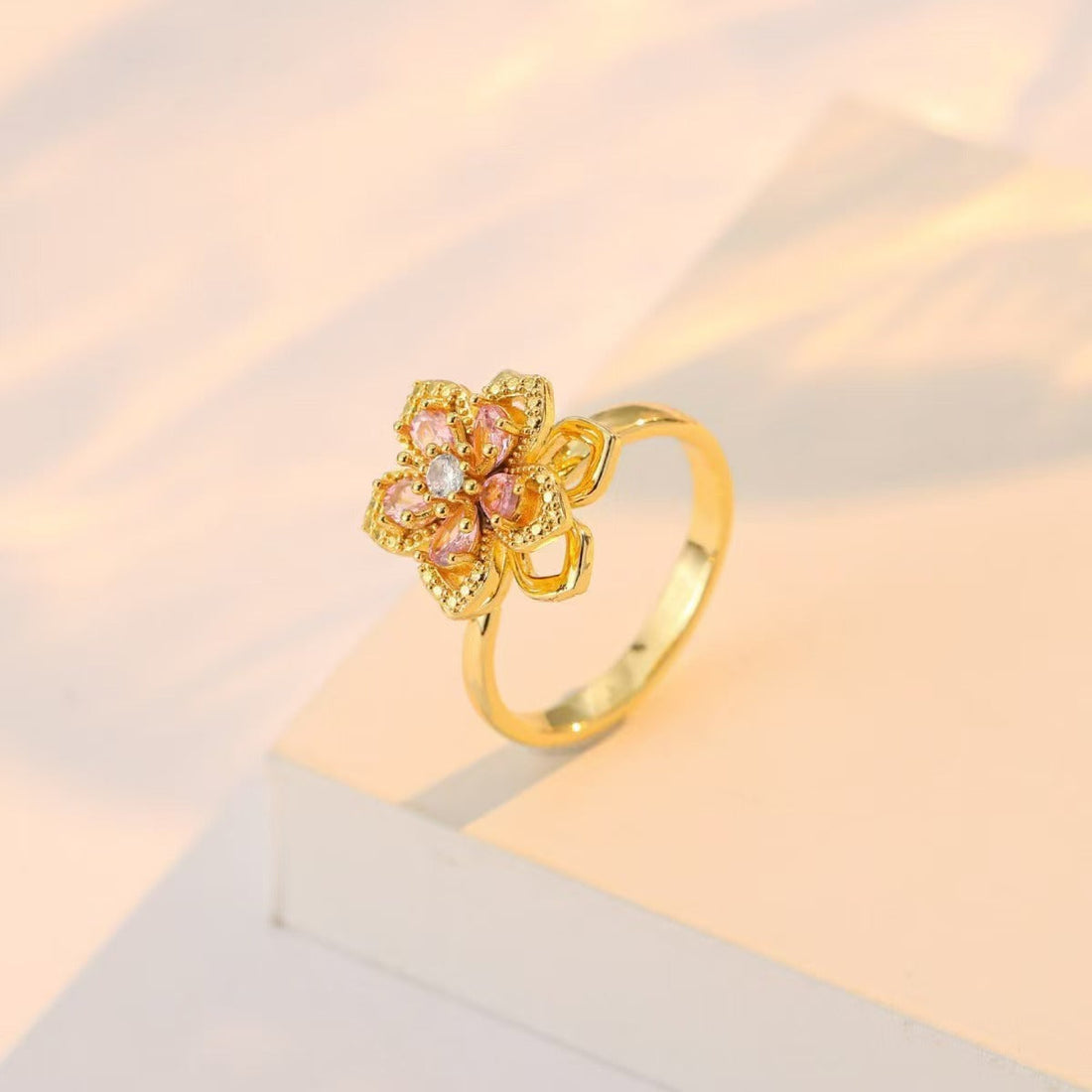 Nephthytis Zircon Flower Rotating Ring - Elegant Niche Jewelry