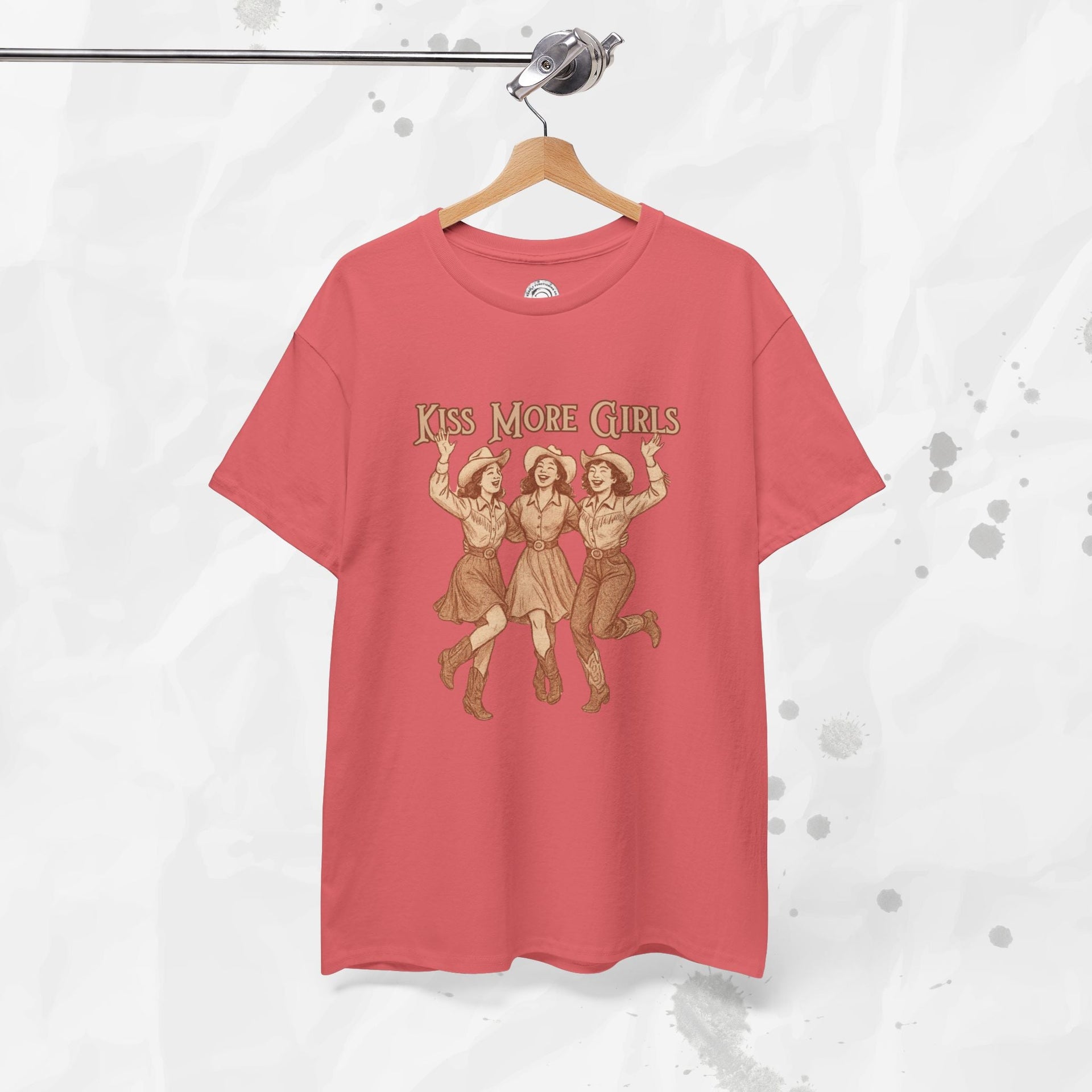 Kiss More Girls – T-Shirt