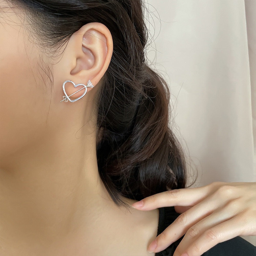 Niche, Minimalist Heart-shaped Earrings