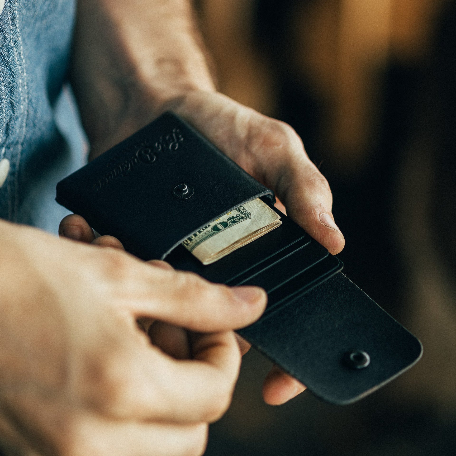 The Snap Finn Minimalist Leather Cardholder Wallet – Black