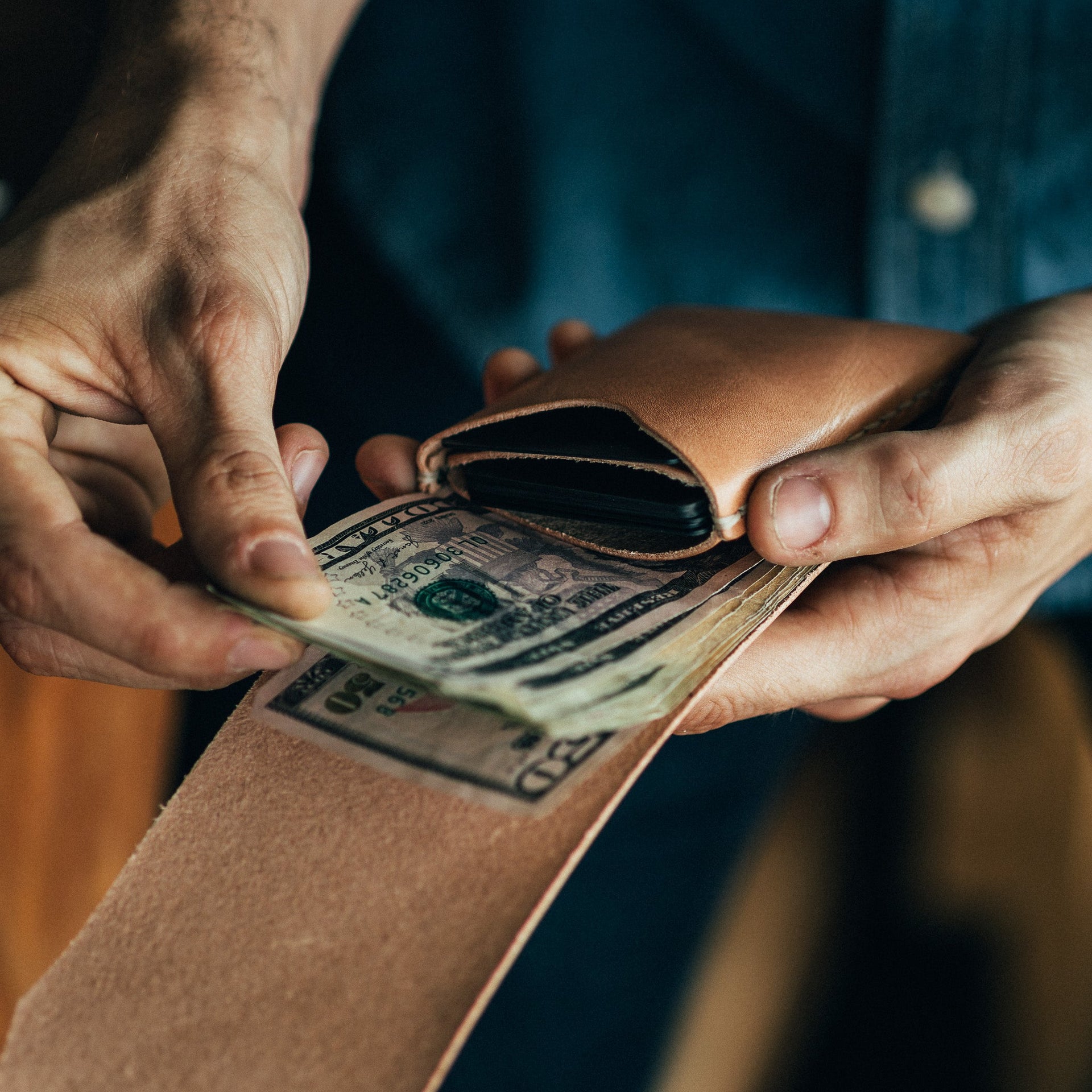 The Cash Finn Minimalist Leather Cash & Card Wallet in Russet
