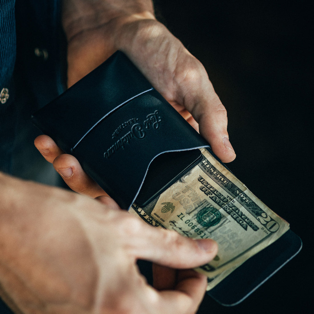 The Franklin Minimalist Full-Grain Leather Wallet in Navy