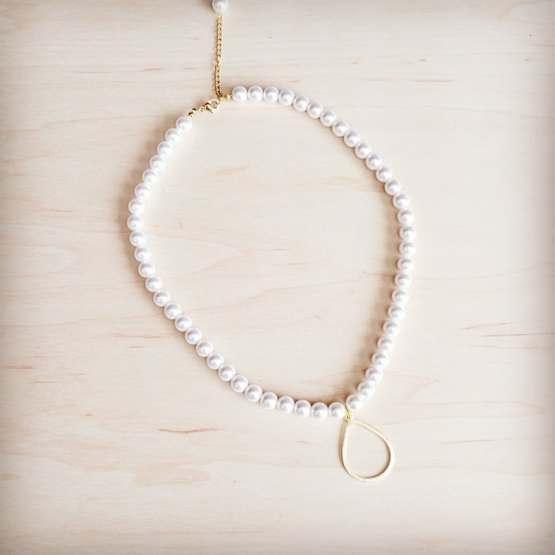 Glass Pearl Collar Necklace with Gold-Tone Teardrop Pendant