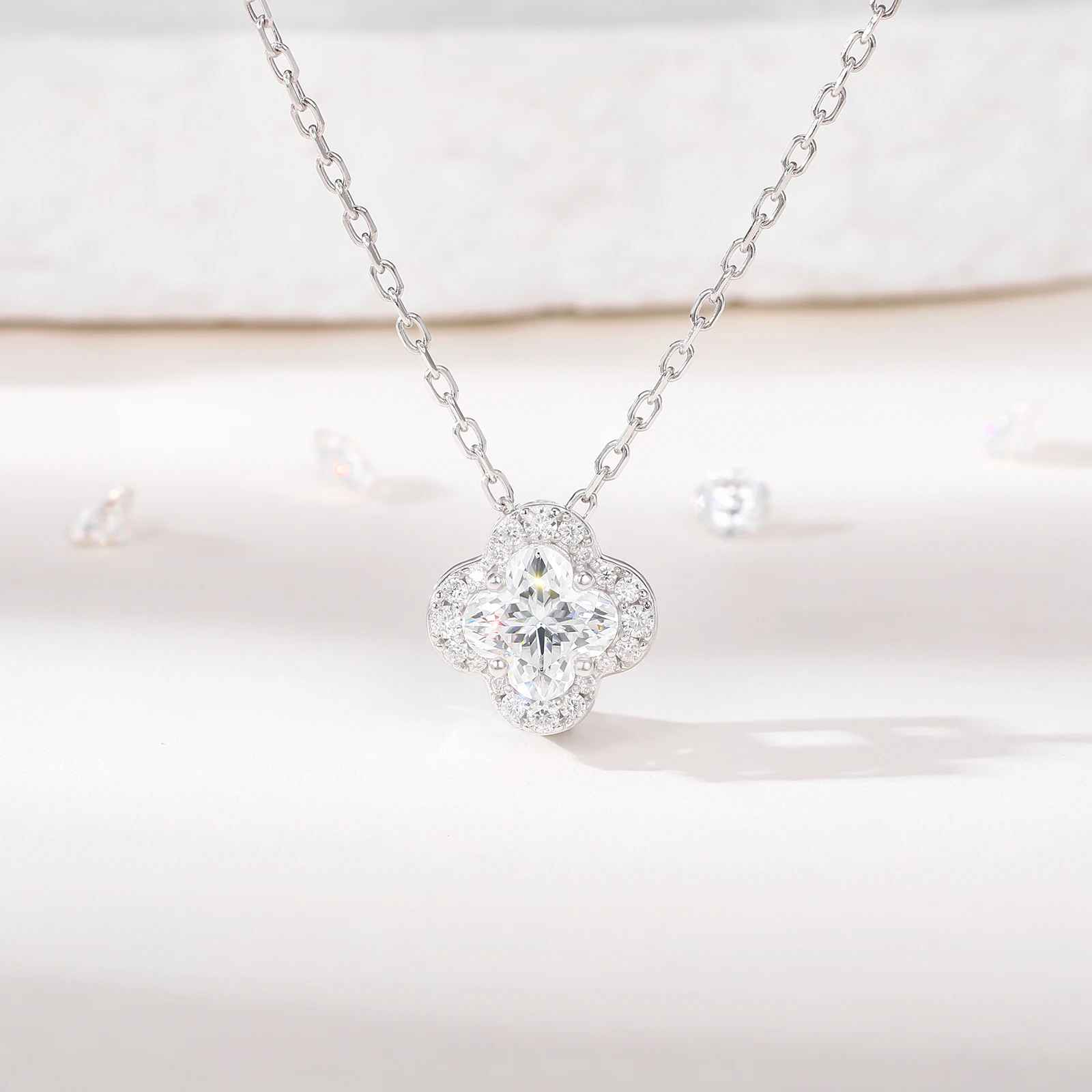 Fleur de Lumière D Color Moissanite Necklace (VVS1)
