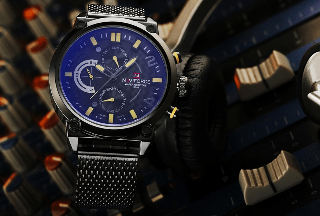 Men's Analog Quartz Wrist Watch with Stainless Steel Mesh Band