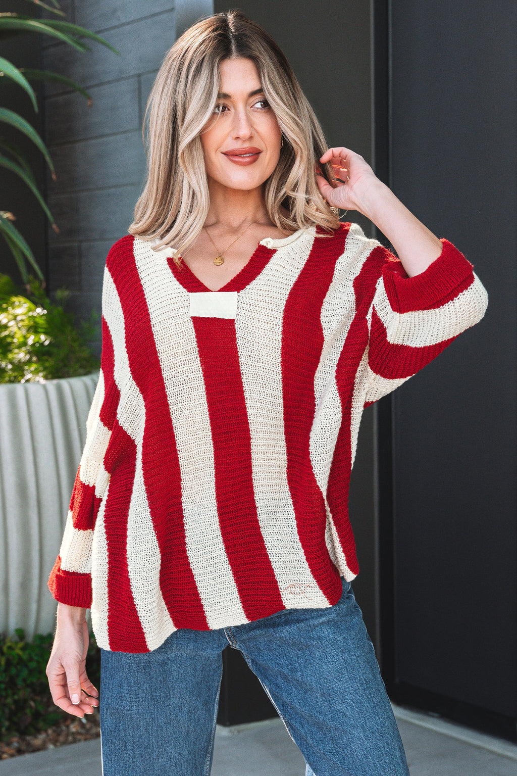 Colorblock Stripe V-Neck Bracelet Sleeve Sweater - Red and White