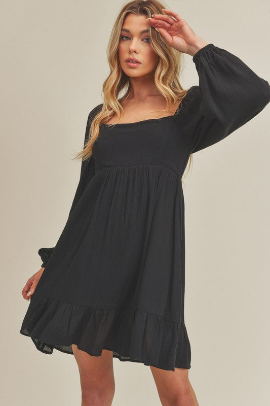 Trendy square neck mini dress with balloon sleeves and a ruffled hem