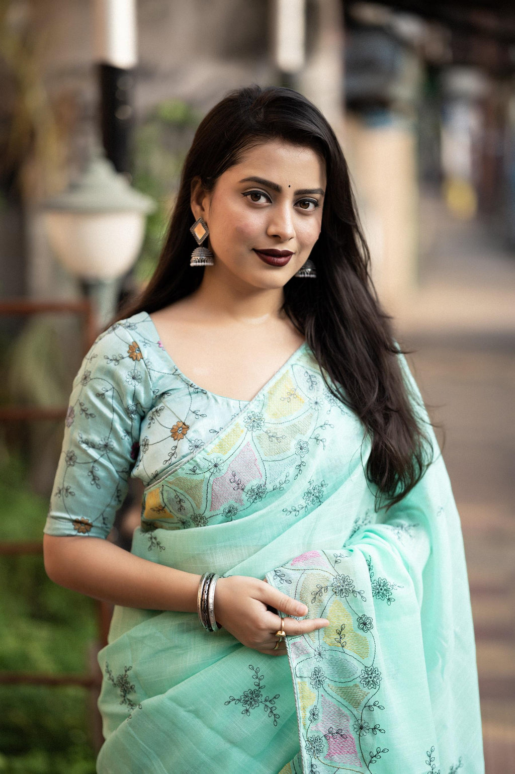 SeaGreen Pure Linen Saree with Pencil Stitch Embroidery