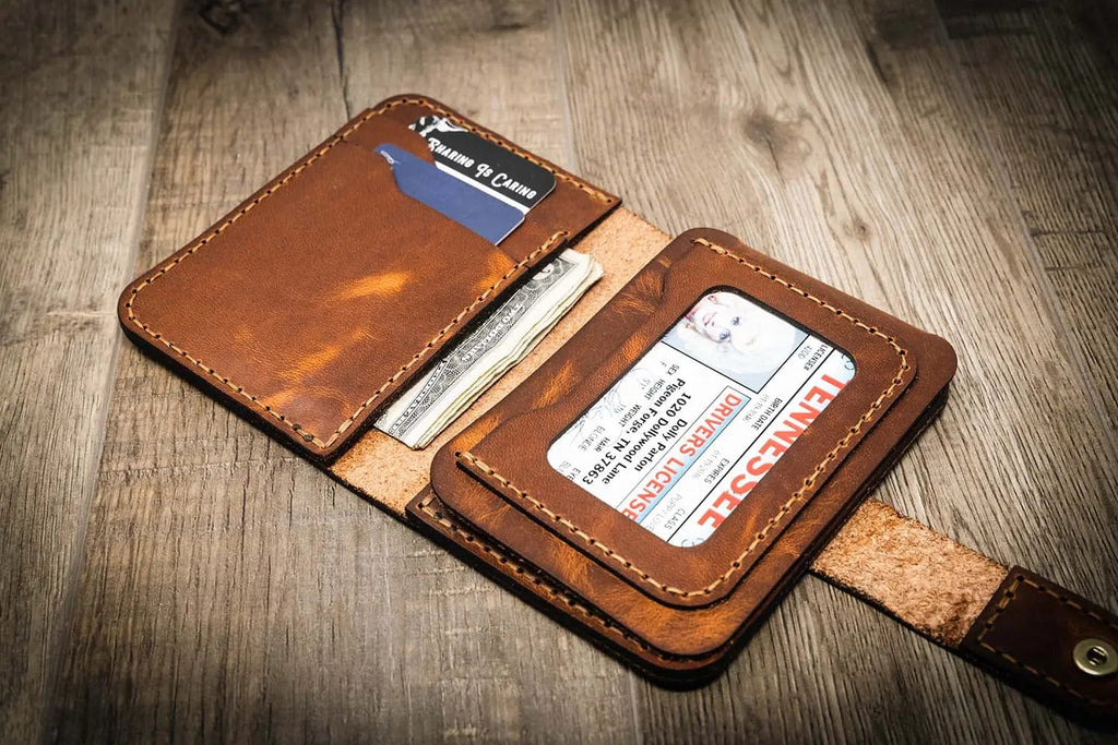 Badge Vertical Wallet - Chestnut