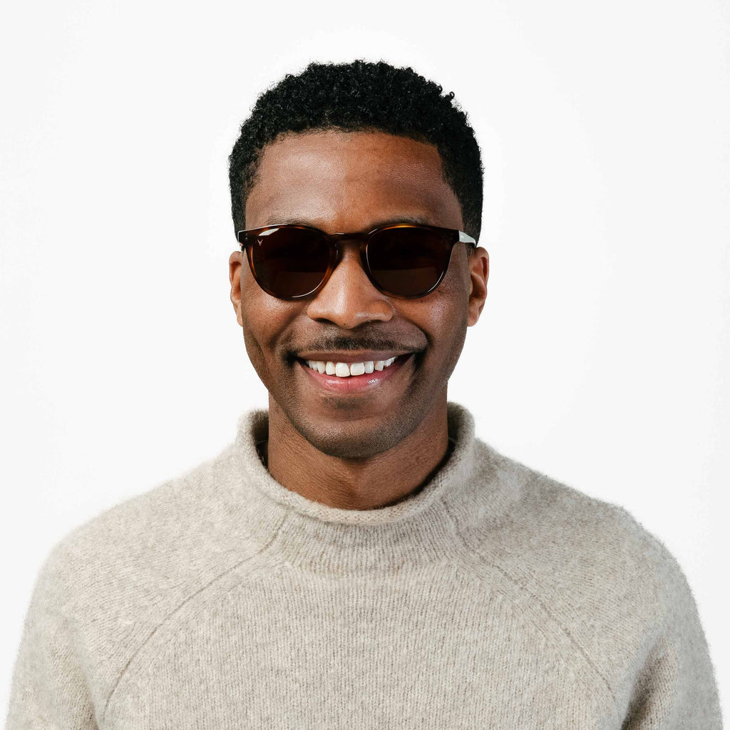 The District II Round Sunglasses in Rye Tort