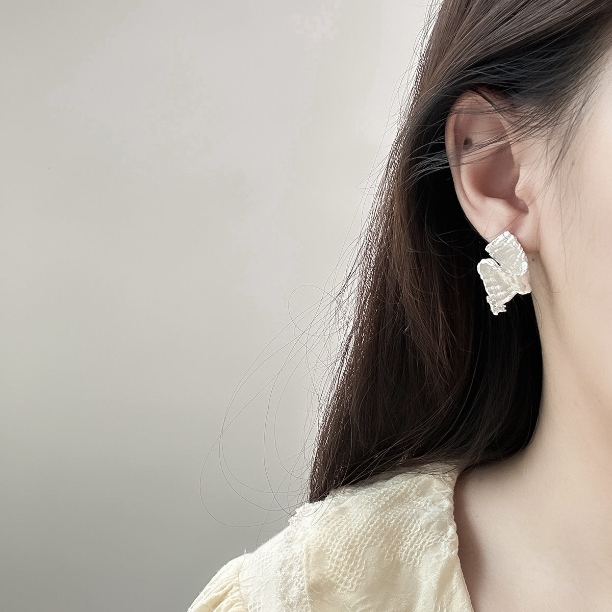 Light-luxury Plated Leaf Earrings With Irregular Diamond Inlay