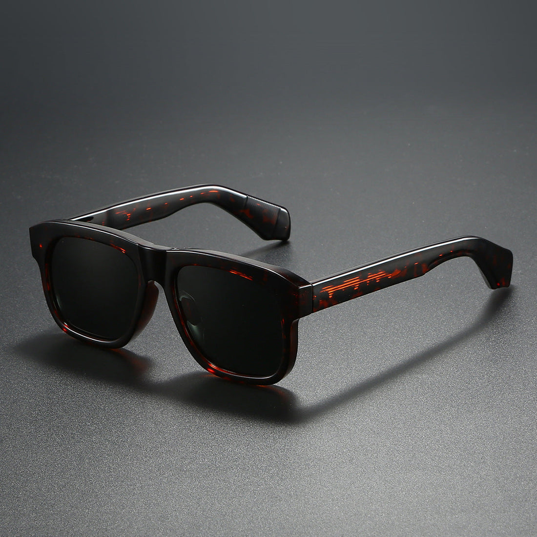 Unisex polarized fashion sunglasses in black and tortoiseshell acetate-style finish.