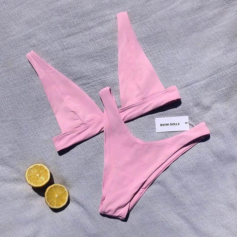 Solid color push-up bikini set featuring a flattering design and regular straps.