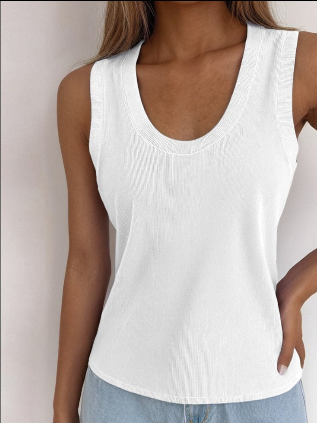 Women's Solid Scoop Neck Tank Top Lightweight Sleeveless Basic Shirt - Image 2