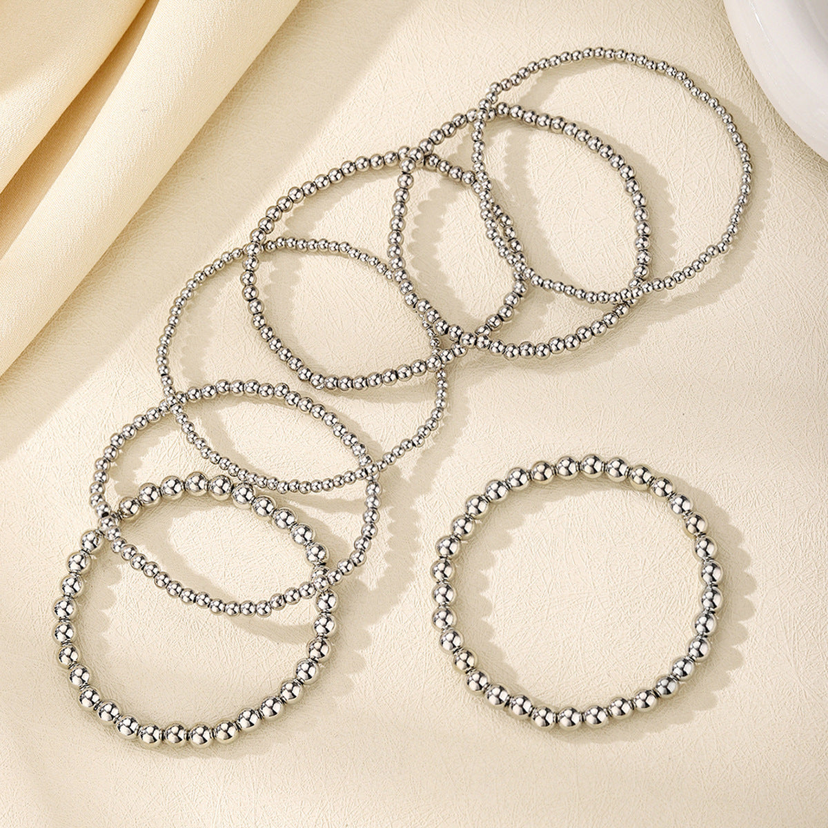 Minimalist silver-toned titanium steel heart pendant chain bracelet for women