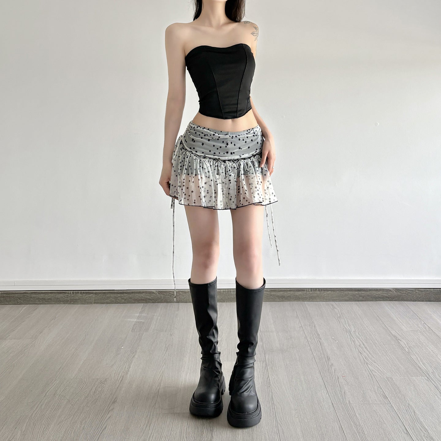 White Star Print Pleated Mini Skirt with Side Drawstring - Image 3
