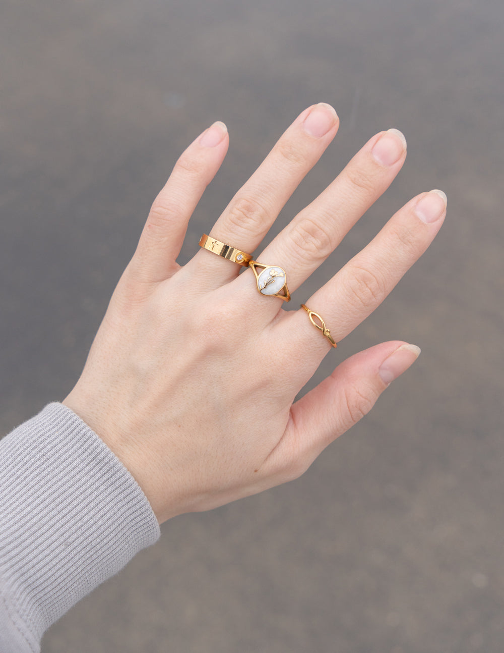 Wildflower Signet Ring - Delicate Floral Band Jewelry - Image 4
