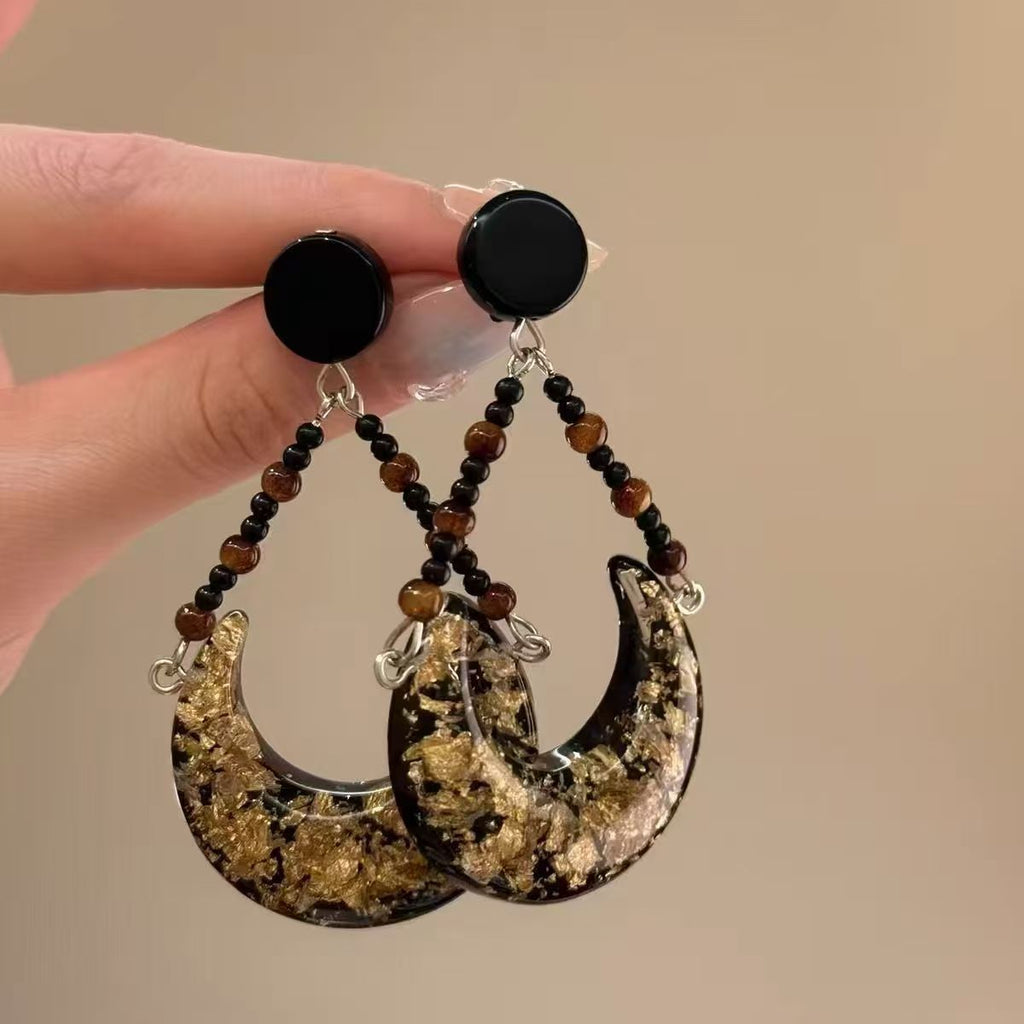 Retro Moon Beaded Stud Earrings – Black and Gold Niche Jewelry