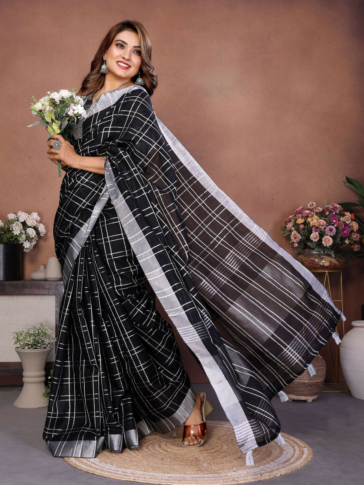 Black Linen Weaving Saree - Elegant 5.5 Meter Drape