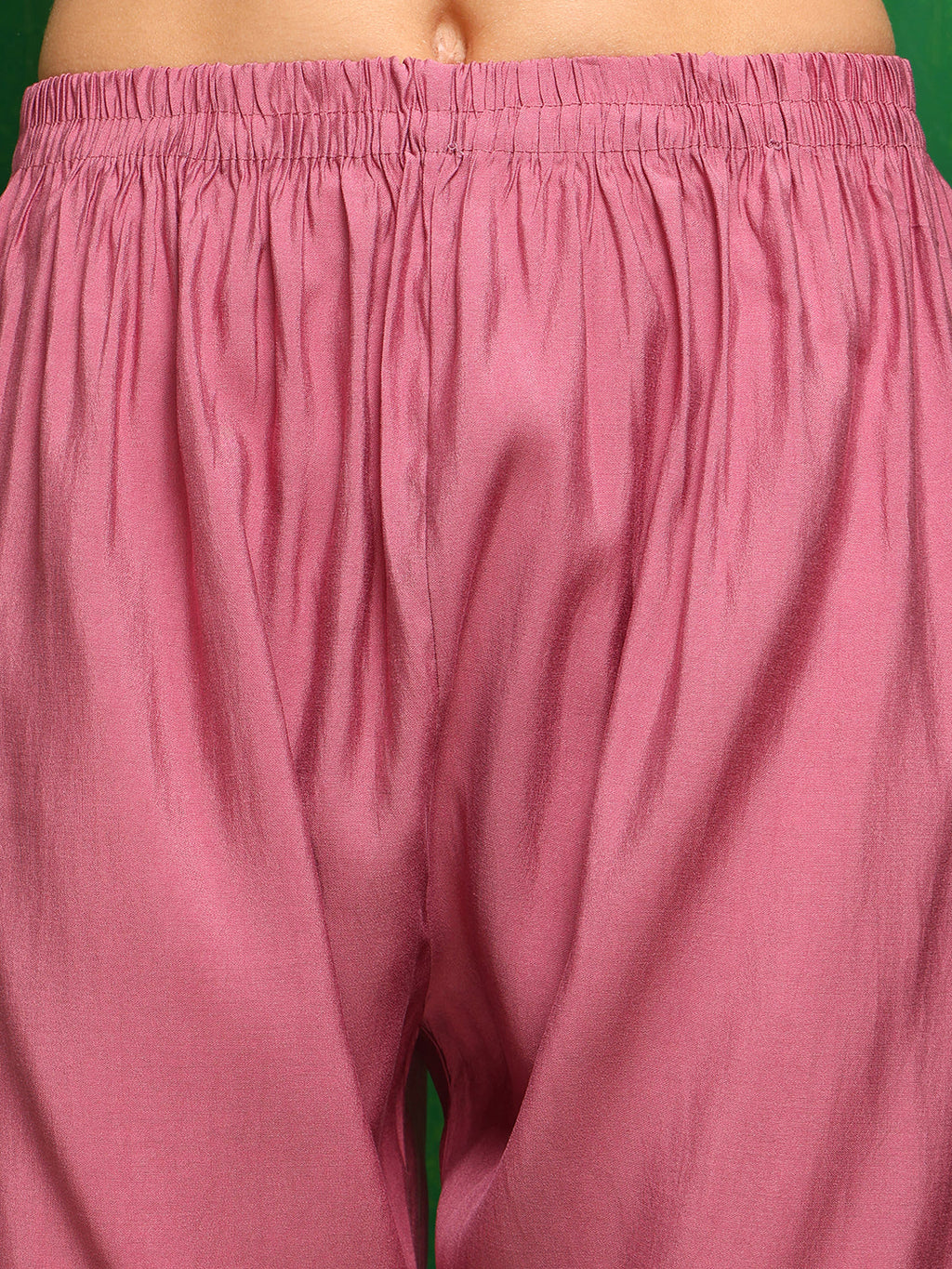 Pink Chanderi Kurta Set with Artificial Flower and Lace Detailing