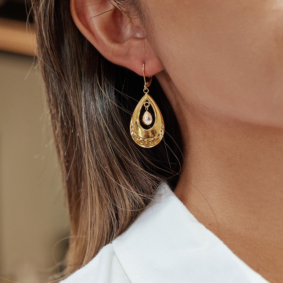 18K Gold Teardrop Zircon Hoop Earrings Lightweight Luxury Jewelry