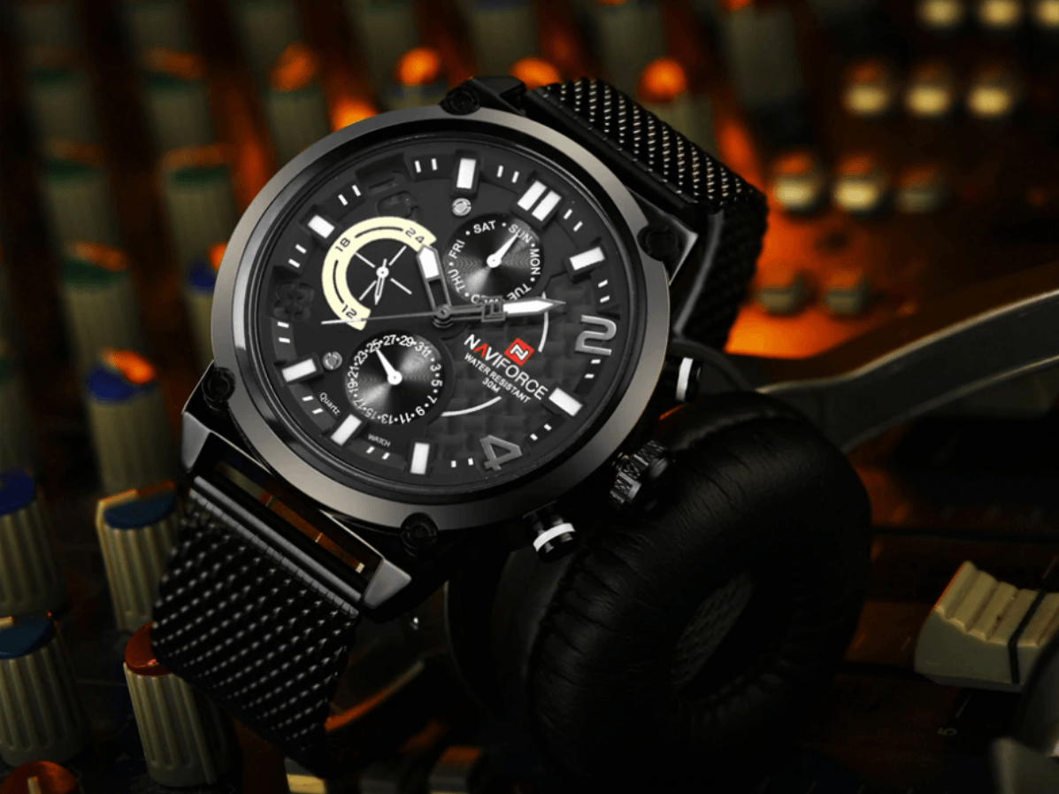 Men's Analog Quartz Wrist Watch with Stainless Steel Mesh Band