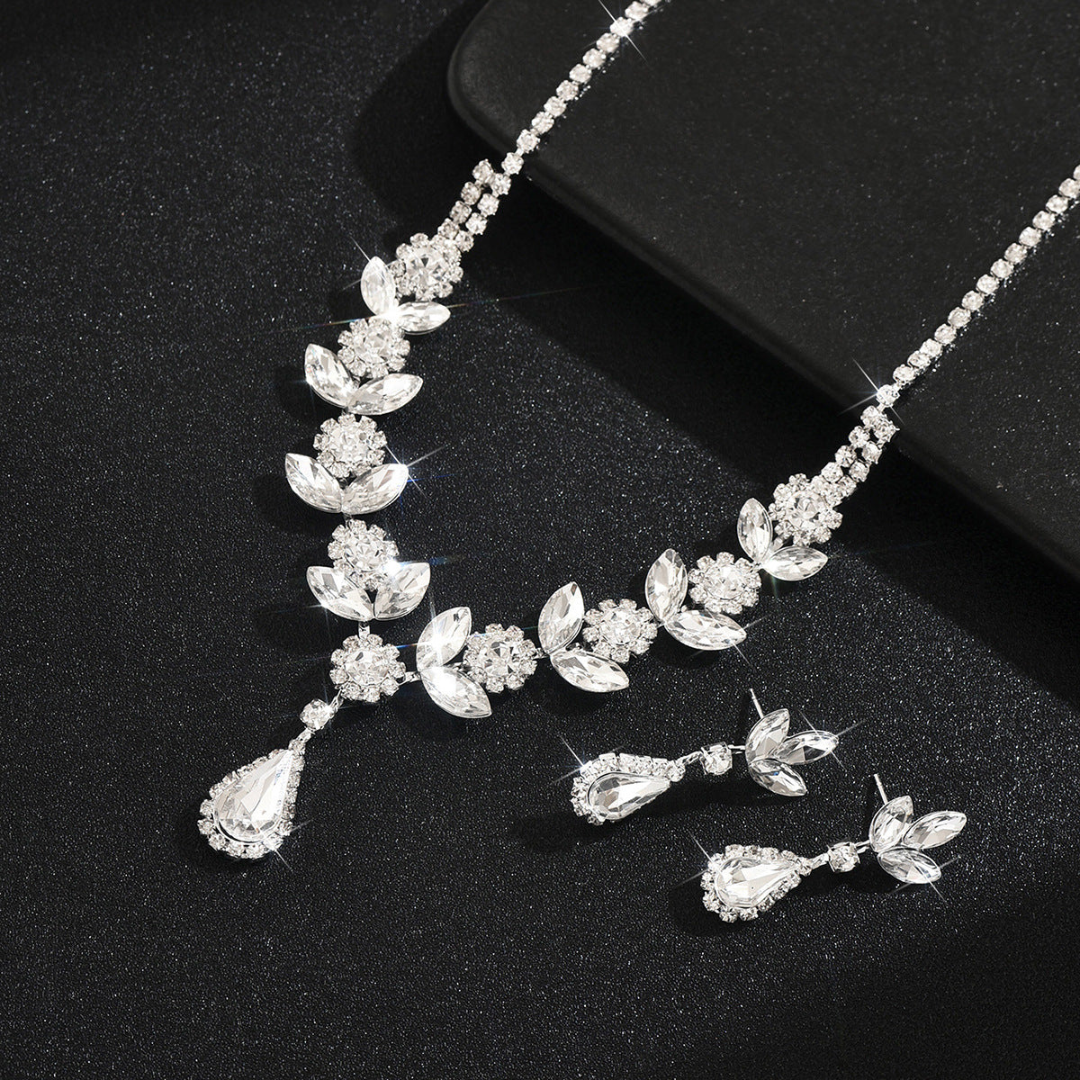 Womens Elegant Bridal 2 Pcs Rhinestone Set,Gold Tone Floral Leaf Teardrop Necklace And Dangle Earrings For Wedding Party Wear