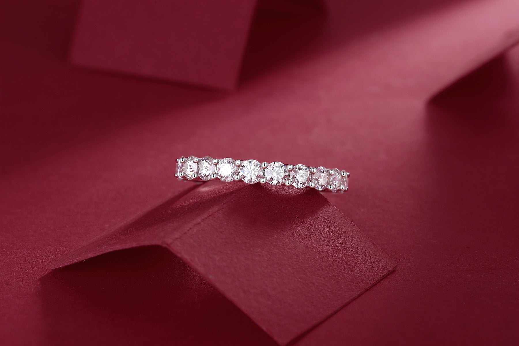 S925 Silver 2.1g Platinum Plated Moissanite Eternity Ring, 3.0mm 19pcs D VVS1 Band, GRA Certified US 5-9