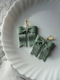 Clover Bows