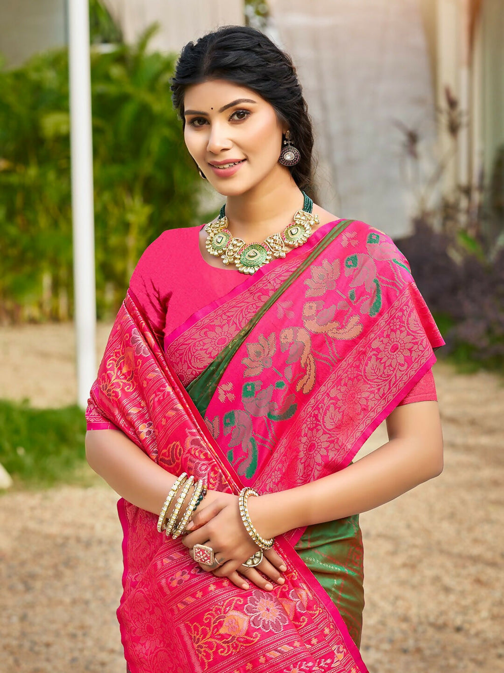 Mehendi Soft Silk Saree with Contrast Pink Blouse Piece