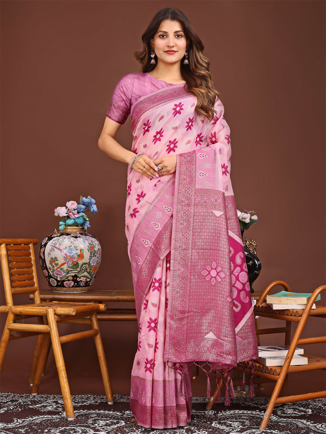 Pink linen cotton saree, Sajni collection, featuring fine fabric texture.