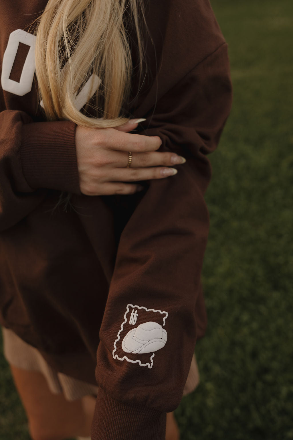 Arizona Brown Graphic Sweatshirt - Relaxed Fit Crewneck - Image 2