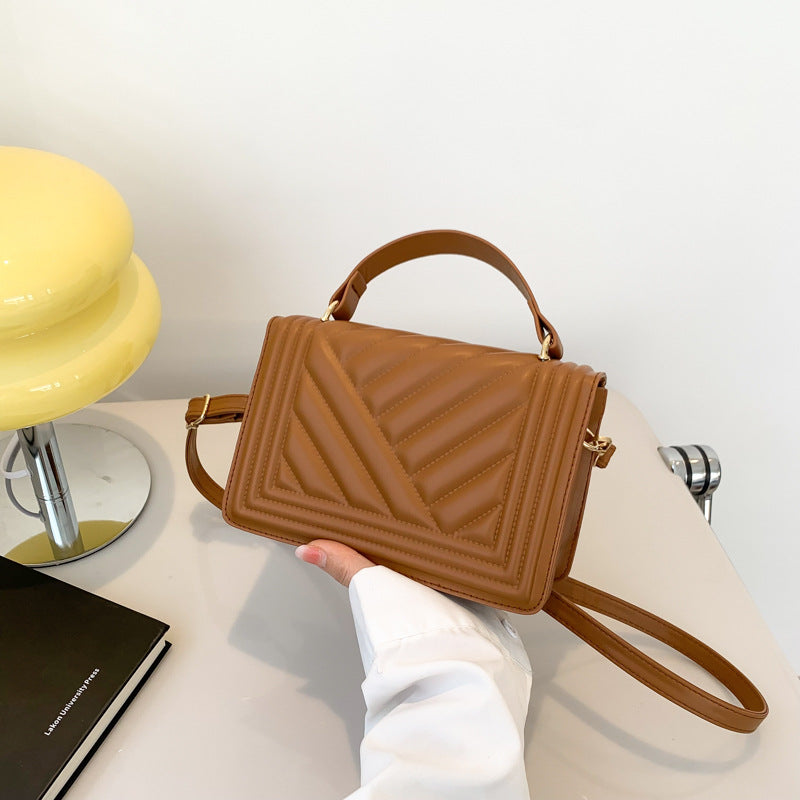 Quilted Chain Crossbody Bag with Daisy Detail, Elegant Shoulder Bag