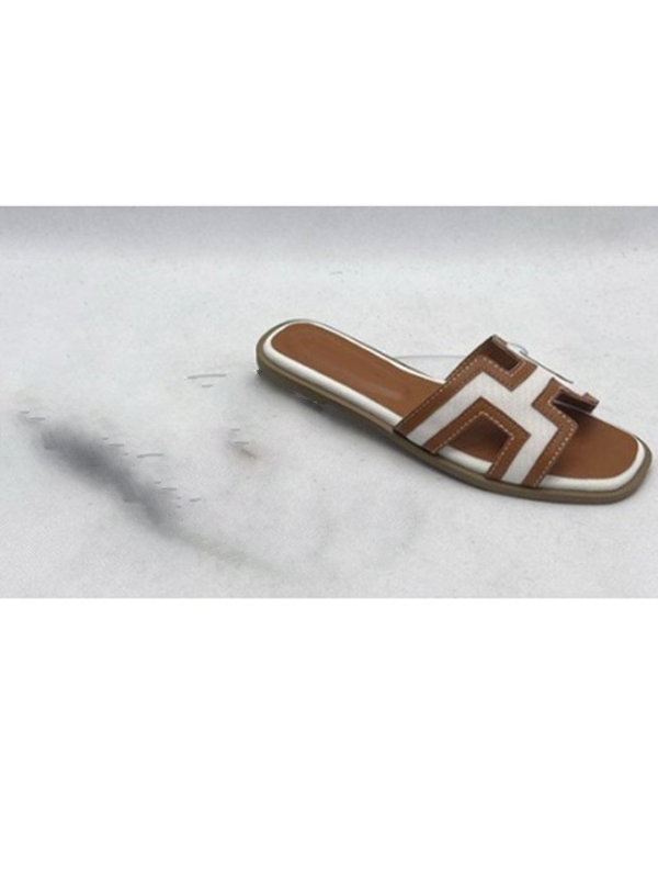 Arias Flat Sandal in White - Comfortable Everyday Open-Toe Slide