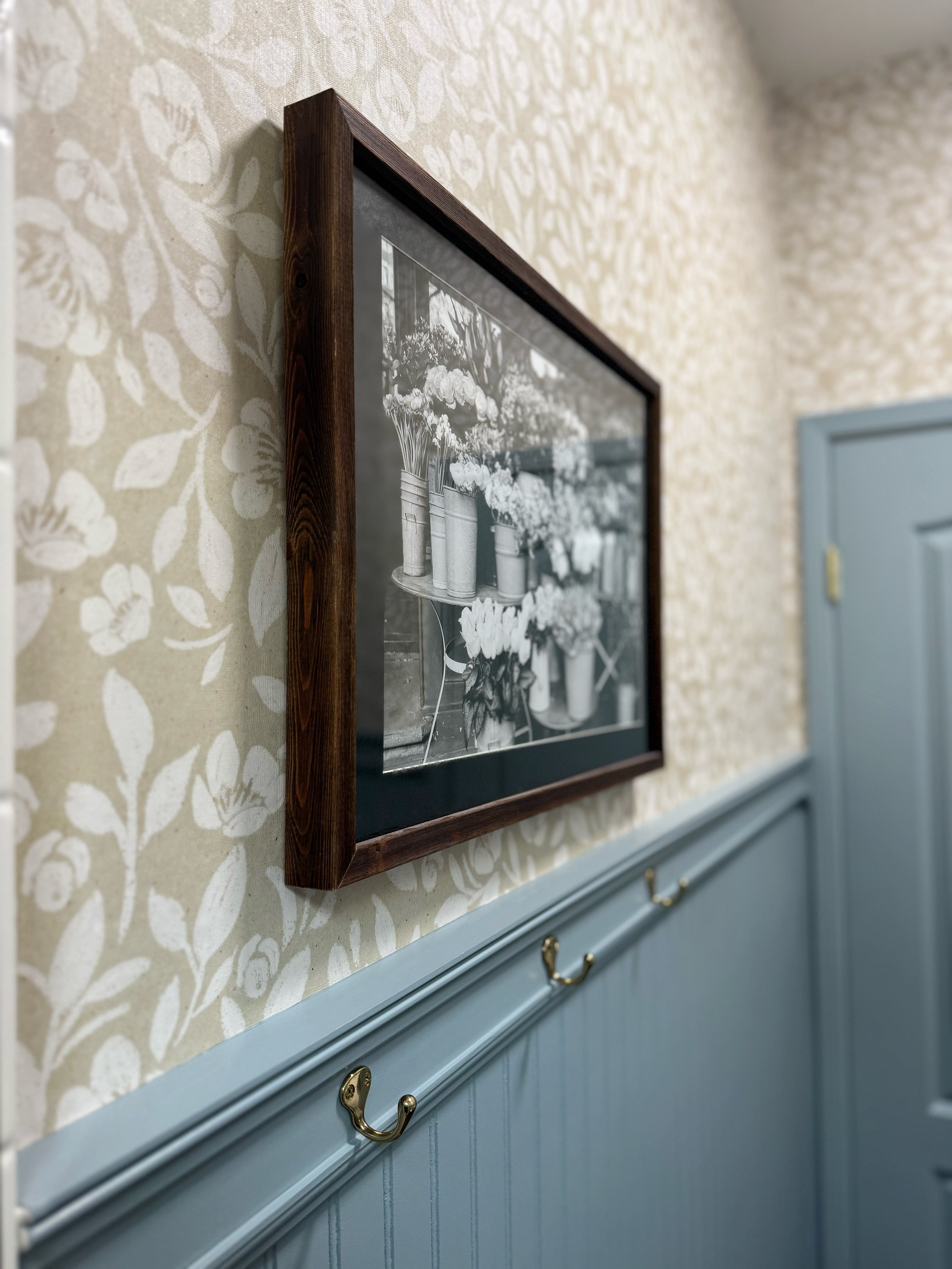 Aynsley Floral Wallpaper – Traditional Beige & Cream Wall Decor