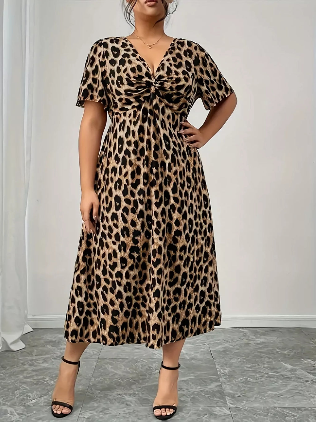 Plus Size Twisted Front Leopard Short Sleeve Dress