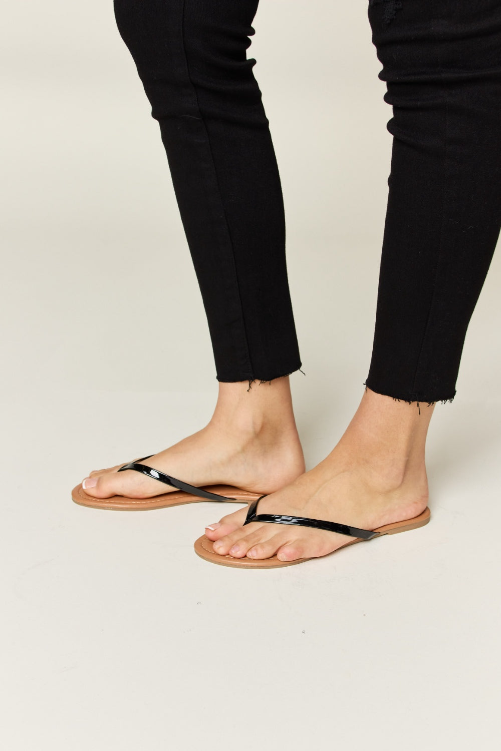 Women's Black Patent PU Leather Thong Sandals Casual Flip Flops - Image 2