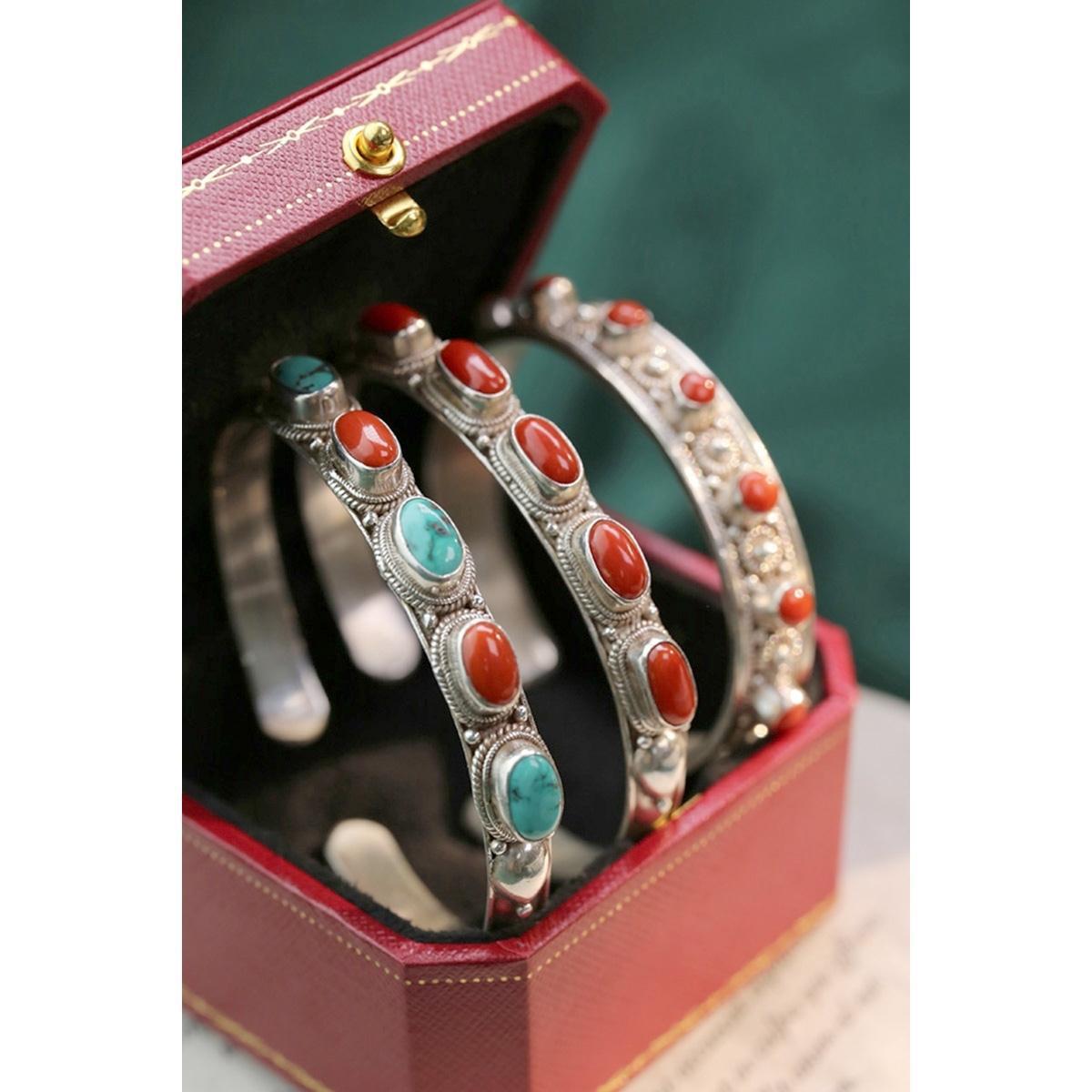 Yan Ran Nepalese Handmade Vintage Sterling Silver Inlaid Gemstone Turquoise Bracelet Personality Opening Silver Jewelry