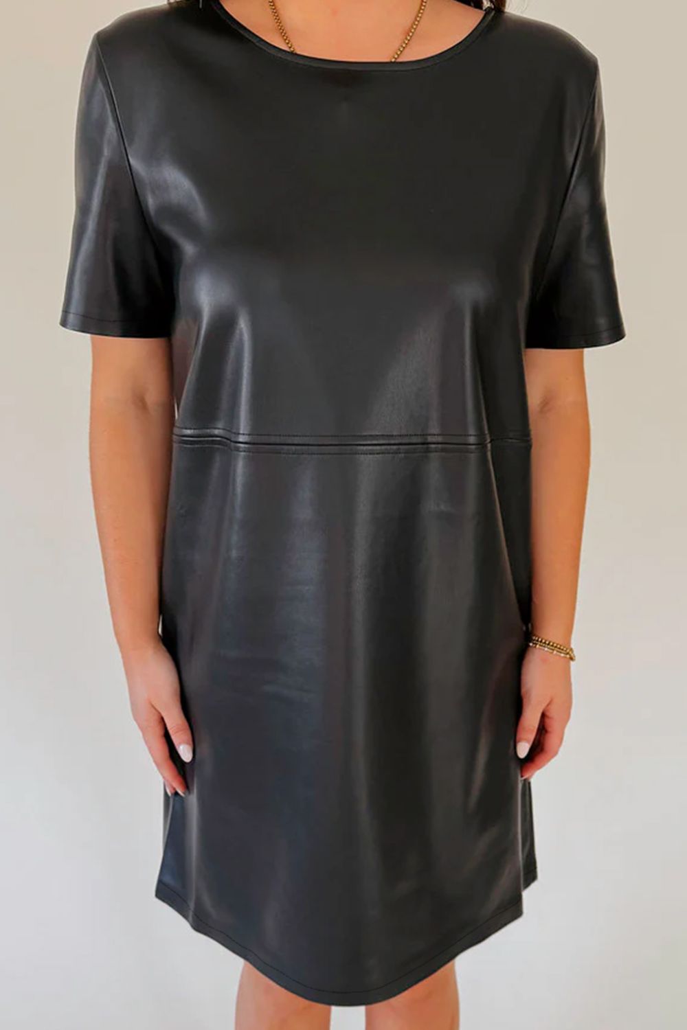 Simple black round neck short sleeve mini dress