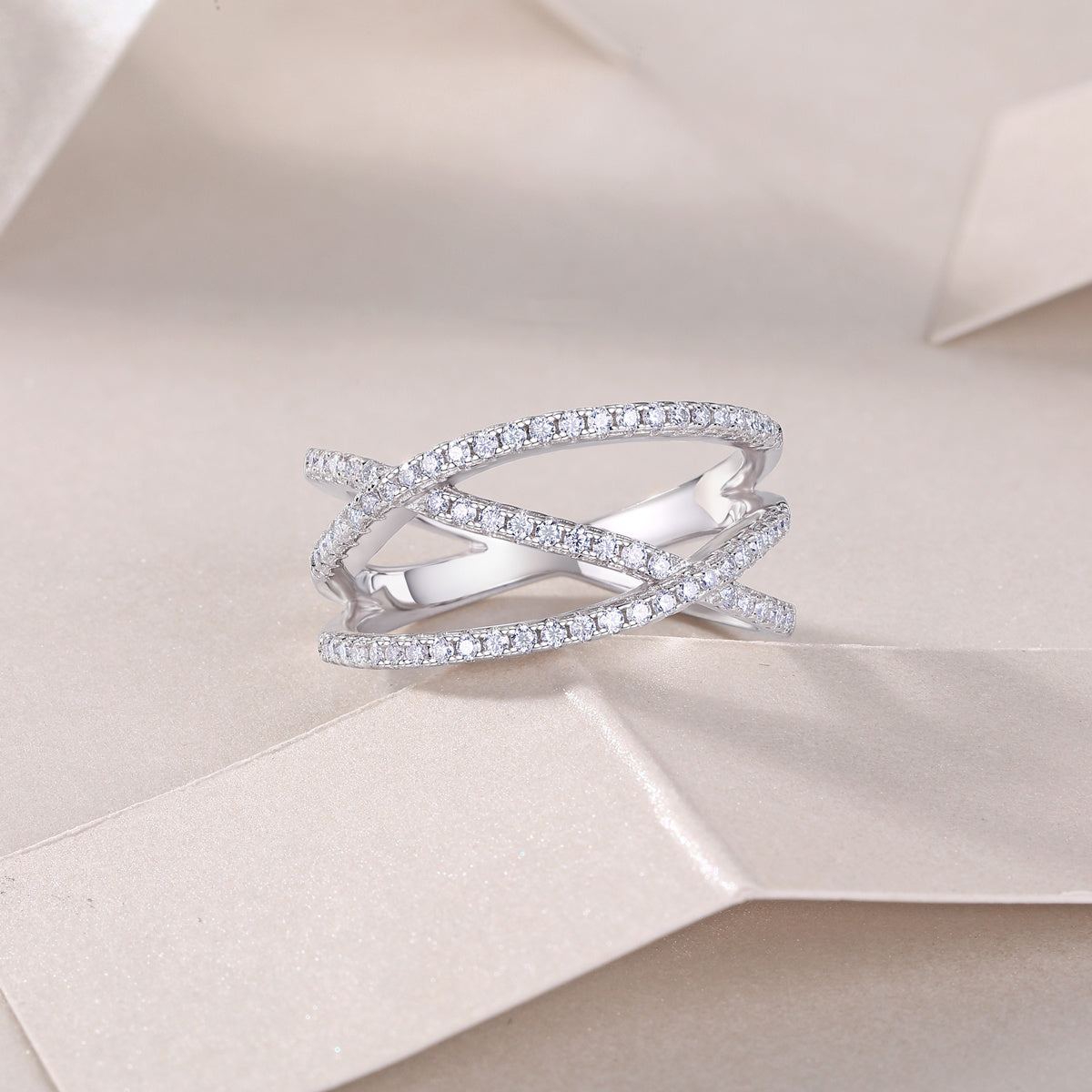 S925 Silver 4.2g Platinum Plated Moissanite Ring, 80pcs 1.0mm D VVS1 Criss Cross Band, GRA Certified US 5-9